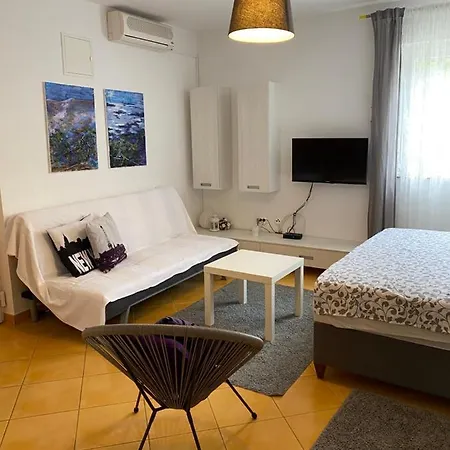 Apartment Lara *