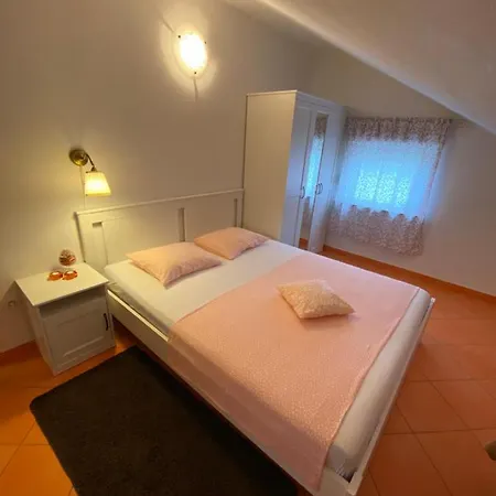 Apartment Lara
