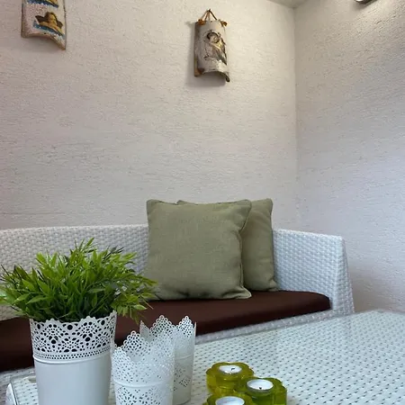 Lara Apartmán
