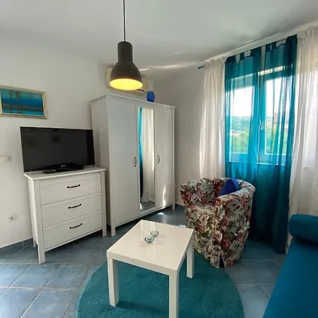 Apartments Lara *