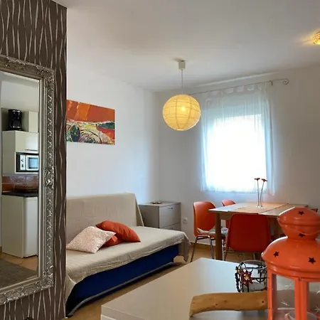 Apartment Lara Daire