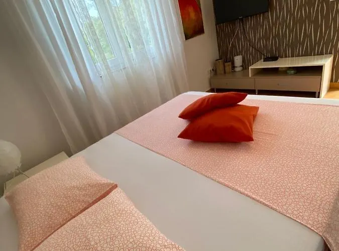Lara Apartman Rab Town